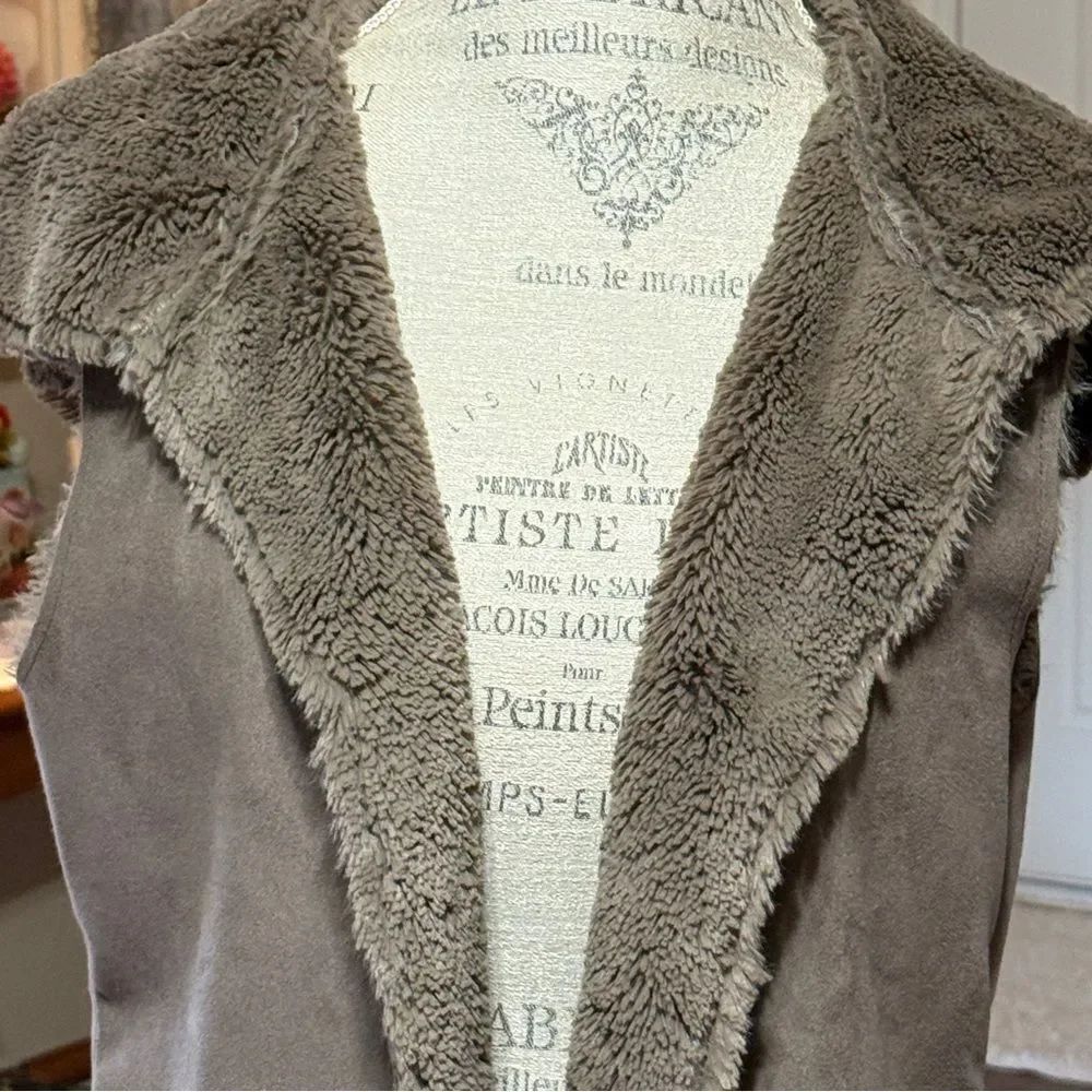 Dylan Faux Fur Sleeveless Reversible Women's Hooded Vest Taupe Brown XL - Picture 15 of 15